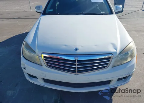 2009 Mercedes-Benz C 300 Luxury/Sport z USA, uszkodzony, nr VIN WDDGF54X49R042641